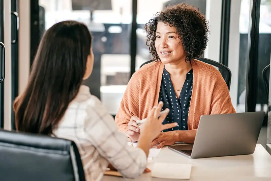 Outsourcing HR vs an EOR