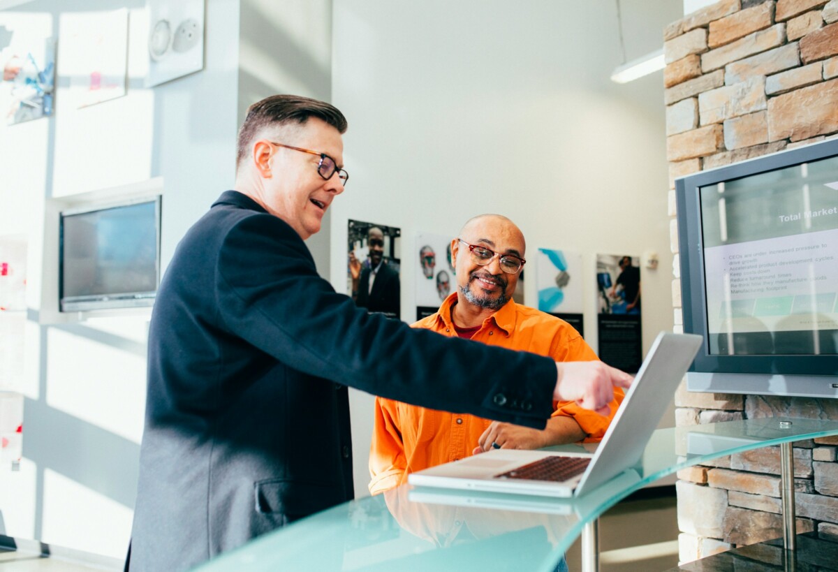 Hr and employee looking at laptop