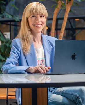 Verena Vuijnovic Luca F. Marelli