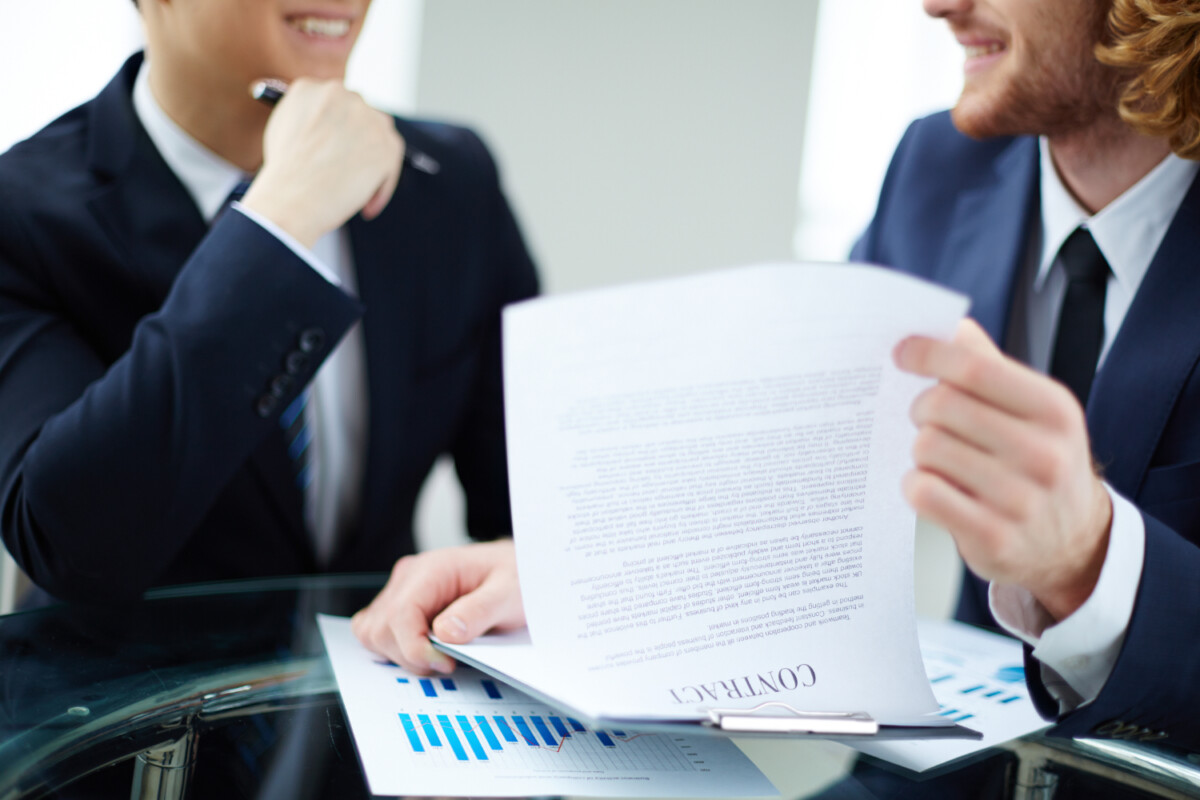 employment contract in europe manager holding a contract