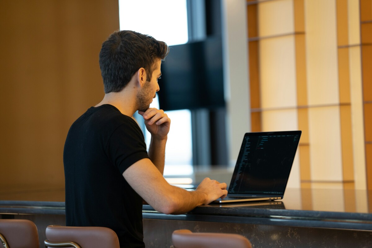 What is a Digital Nomad & How to Ensure Compliance FI