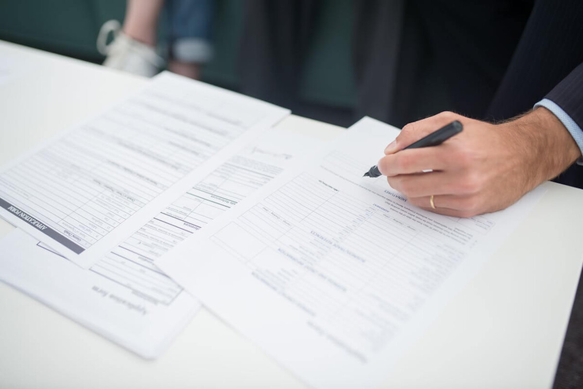PEO vs EOR - Definition, Differences, Compliance FI