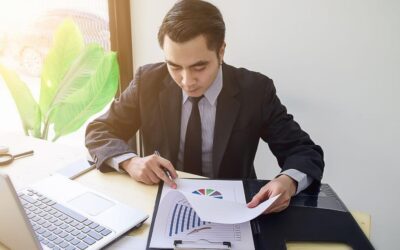 In House vs Outsourcing Lawyers | 2026 Expert Guide